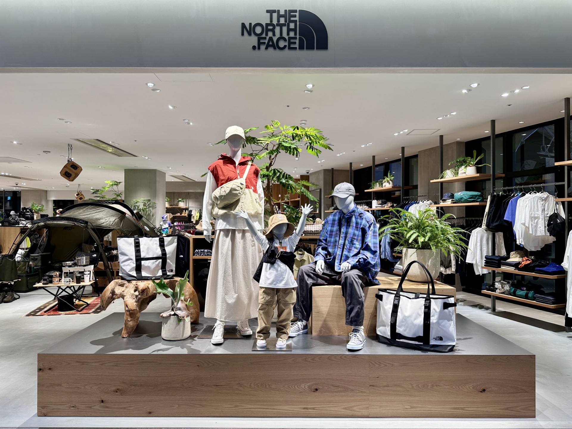 Images THE NORTH FACE+ (ザ・ノース・フェイス プラス) アミュプラザ長崎