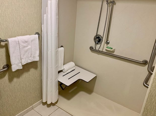Images Holiday Inn & Suites Virginia Beach - North Beach by IHG