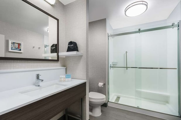 Images Hampton Inn & Suites Baltimore Inner Harbor