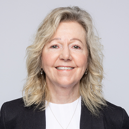 Kelly Reynolds headshot.