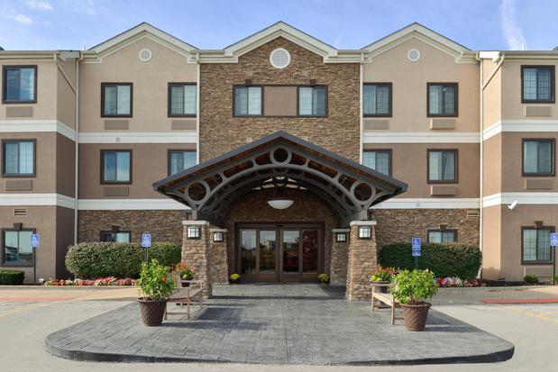 Images Staybridge Suites Ofallon Chesterfield by IHG