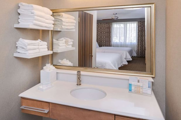 Images Hampton Inn & Suites Denver-Speer Boulevard