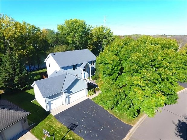 Images Abigail Ostendorf, RE/MAX Results