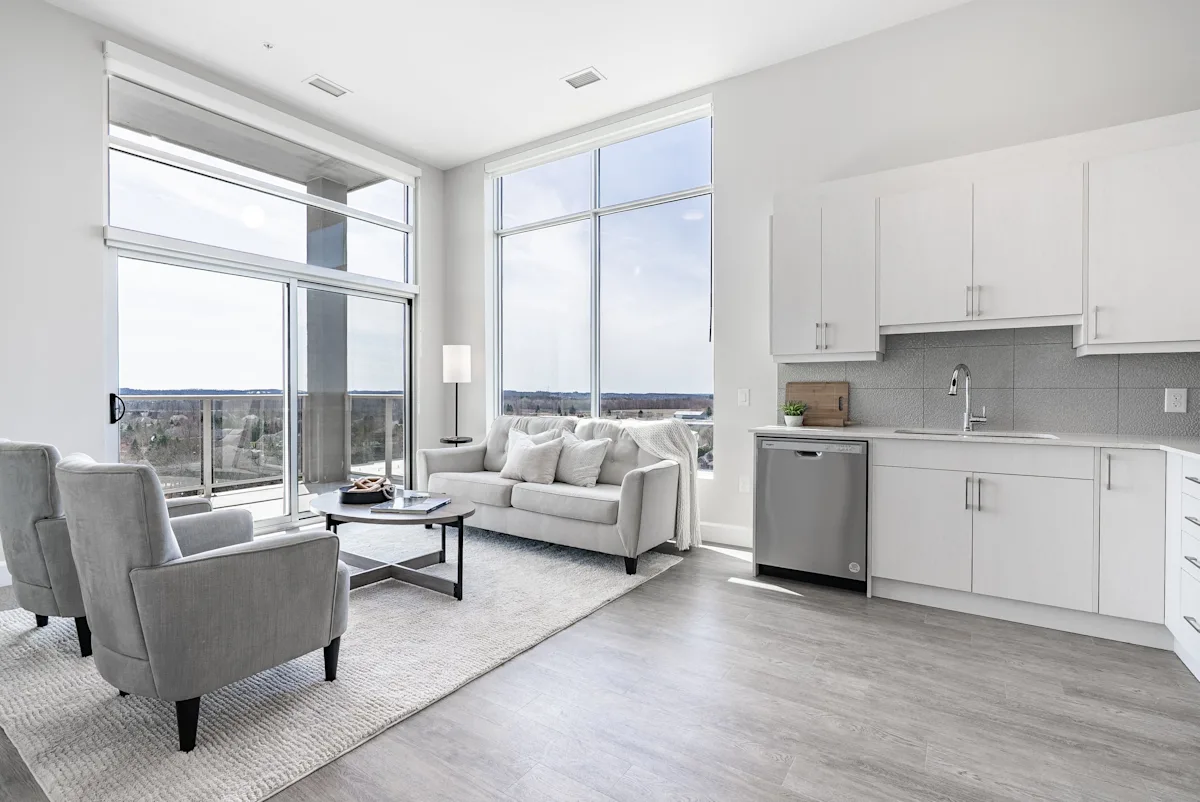 Images 1600 Hyde Park Village Apartments