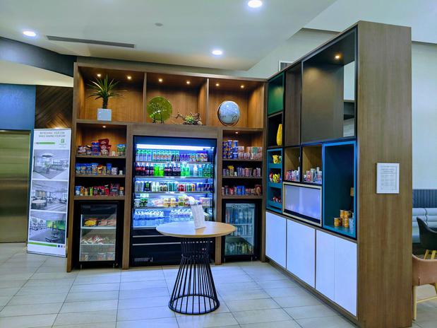 Images Holiday Inn & Suites Phoenix Airport by IHG