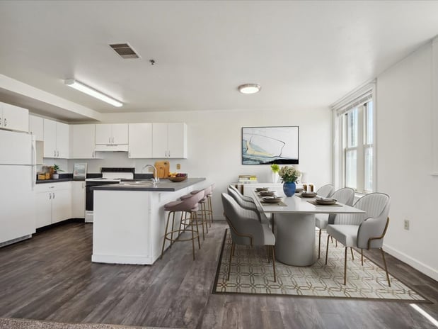 Images LeClaire Apartments