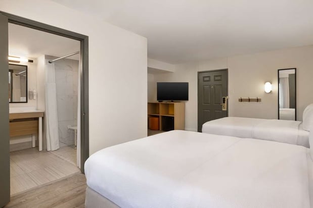 Images Spark by Hilton Rock Springs