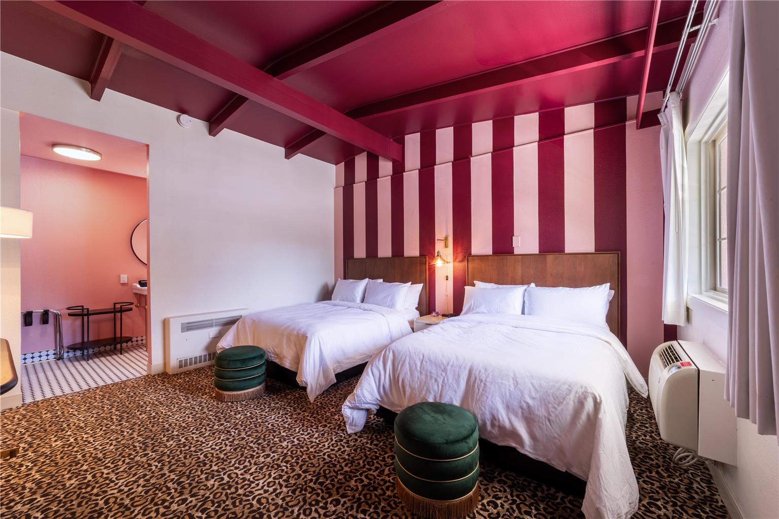 2 Double Beds