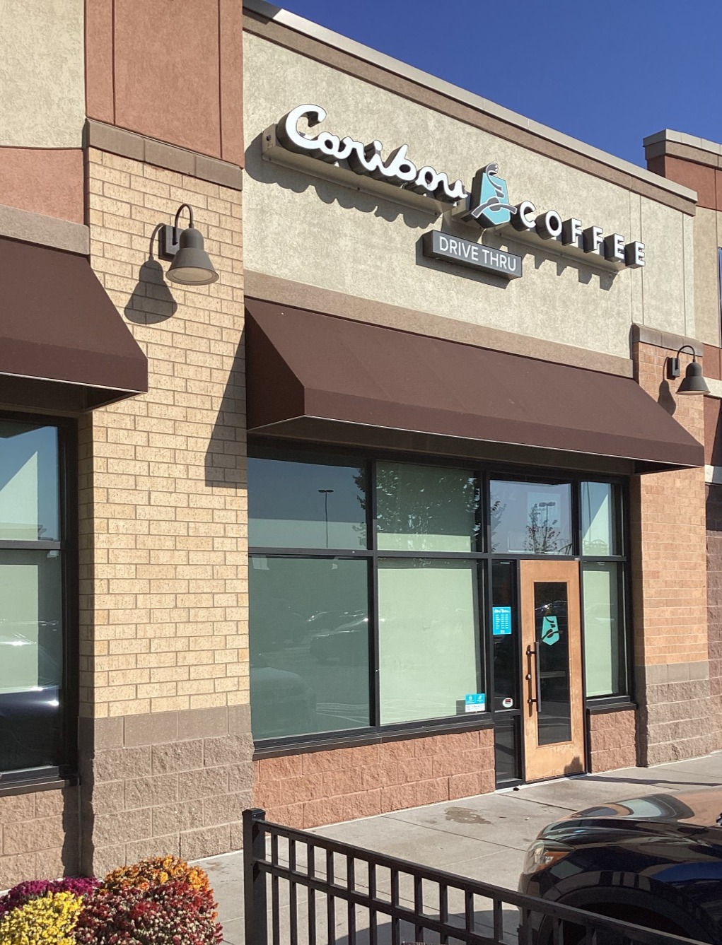 Storefront of the Caribou Coffee at 272 57th Avenue NE in Fridley