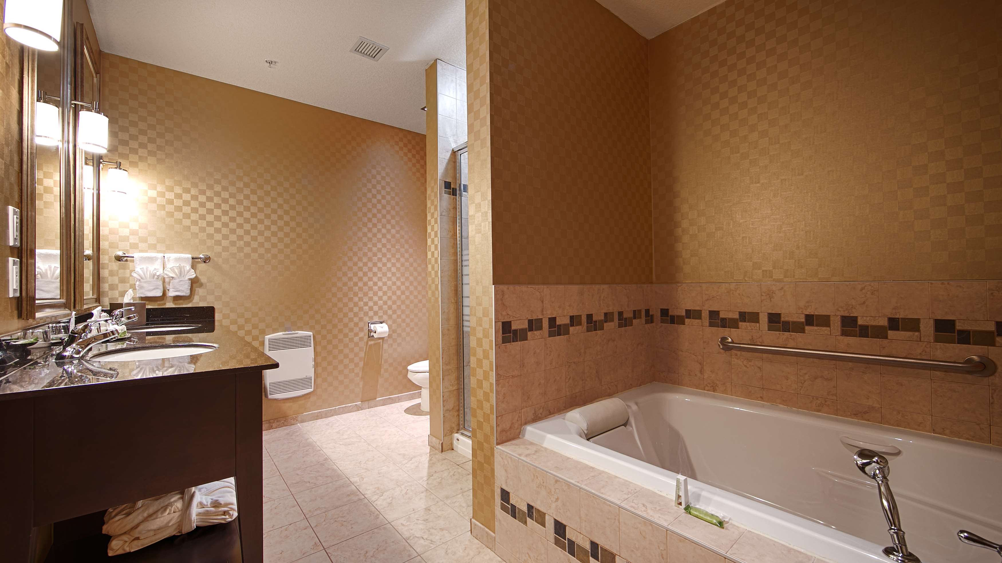 Guest Bathroom Best Western Sunrise Inn & Suites Stony Plain (780)968-1716