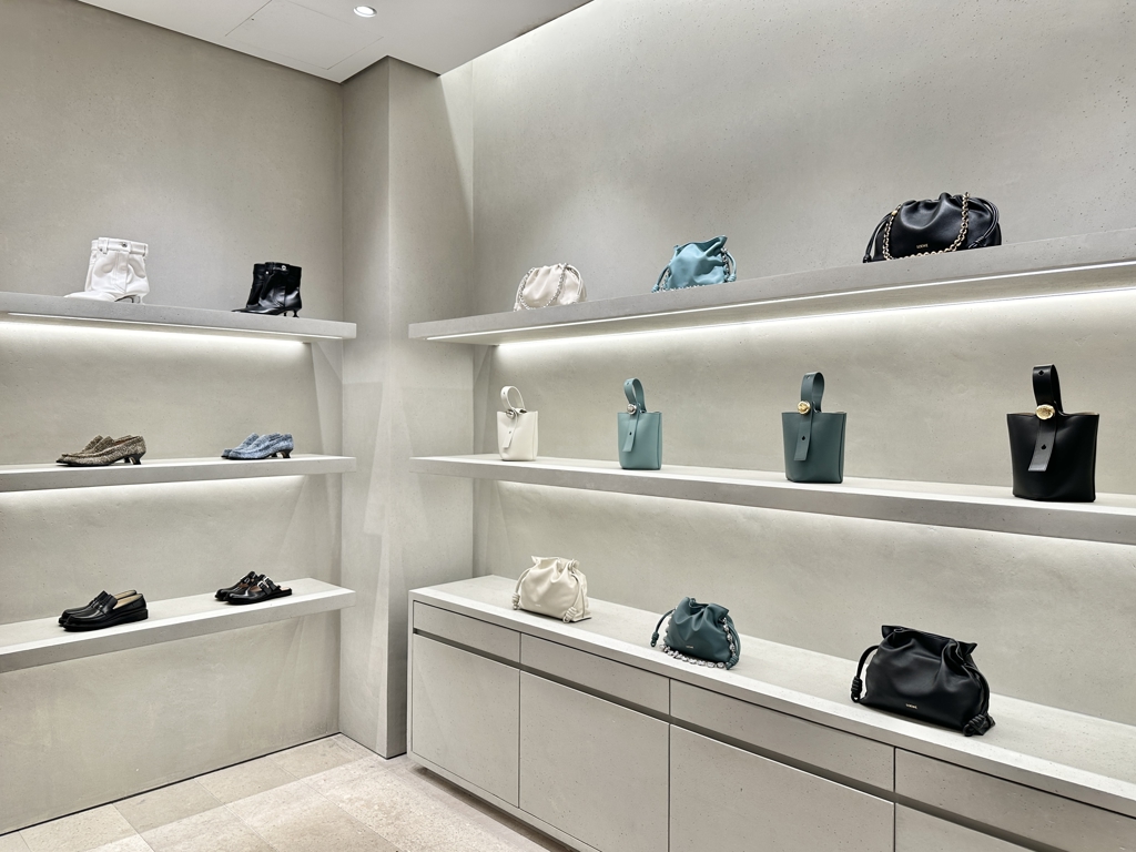 Images ロエベ 大丸心斎橋店