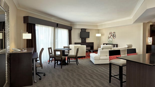 Images Holiday Inn Express & Suites Naples Downtown - 5th Avenue by IHG