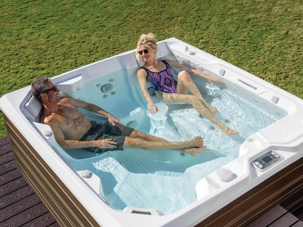 Images Bachmann Pools, Spas & Saunas