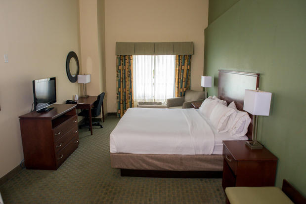 Images Holiday Inn Express & Suites Cocoa, an IHG Hotel