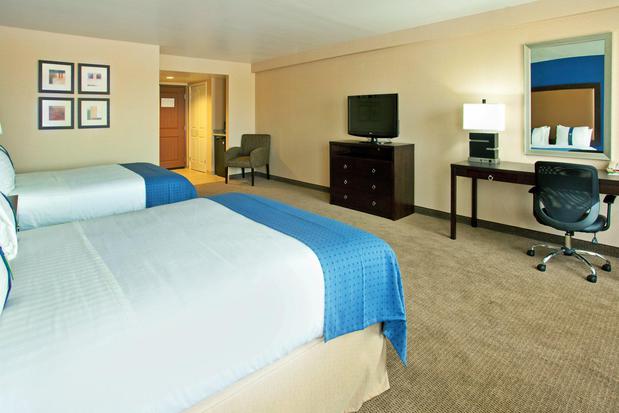 Images Holiday Inn & Suites Phoenix Airport by IHG