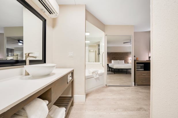 Images Quality Inn & Suites Airport Cruise Port Hollywood