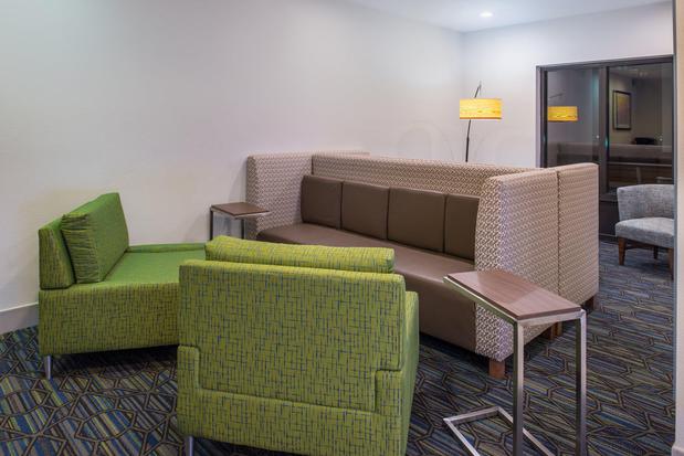 Images Holiday Inn Express & Suites Tampa-Anderson Rd/Veterans Exp, an IHG Hotel