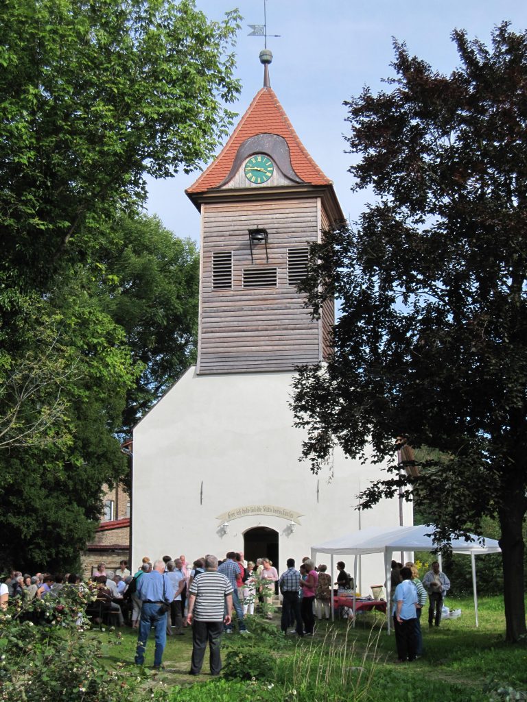 Kirche Buchow-Karpzow - Pfarrsprengel Falkenrehde, Priorter Straße 20 a in Wustermark