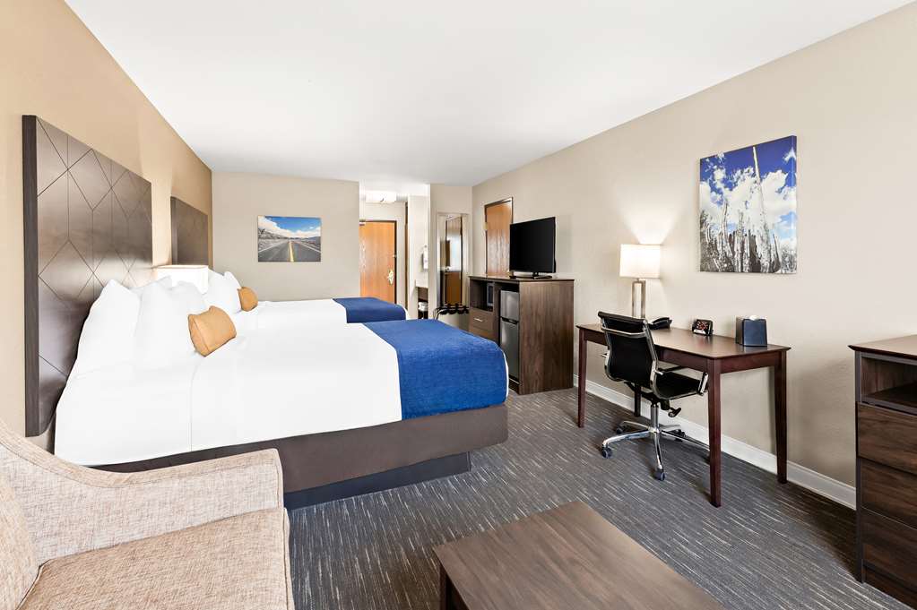 Double Queen Suite