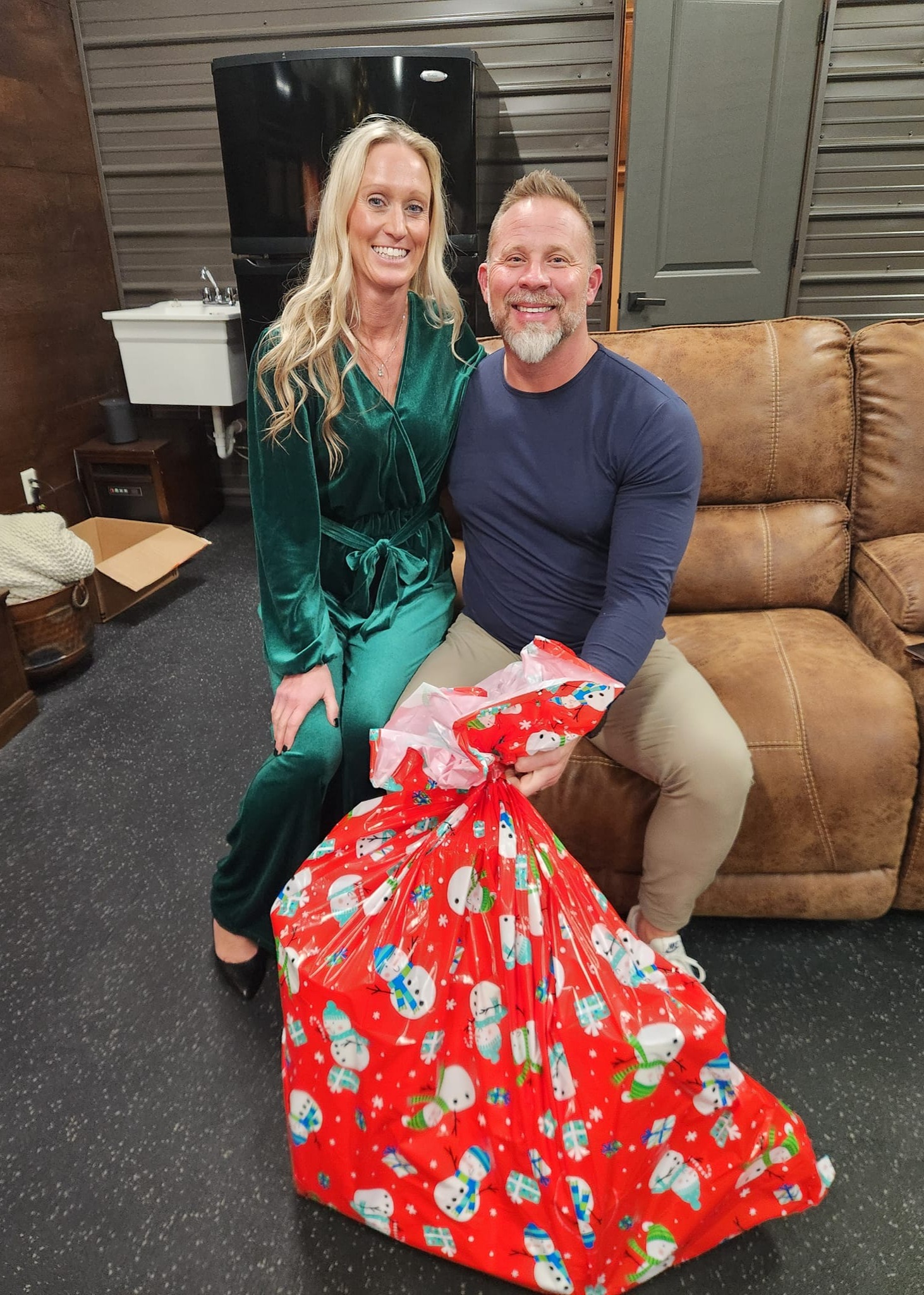 A fun night bringing in the holidays with a great team at the Christmas party. We put our detective hats on to solve the murder mystery, had many laughs together and opened a variety of presents. Thank you to the Dupree family for hosting such a memorable night. It is greatly appreciated from your team.