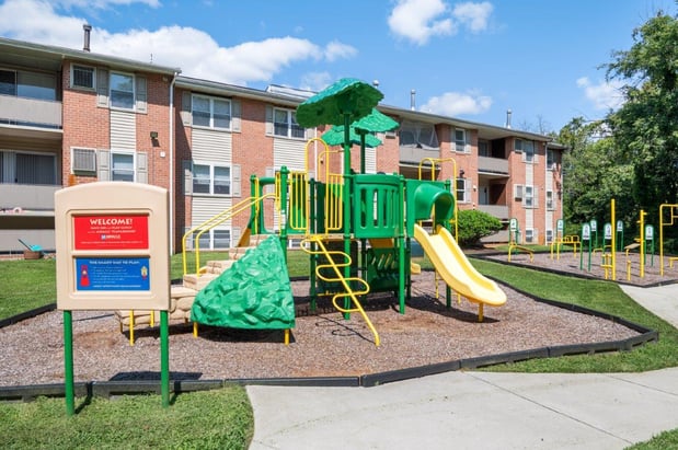 Images Cedar Gardens and Towers Apartment Homes