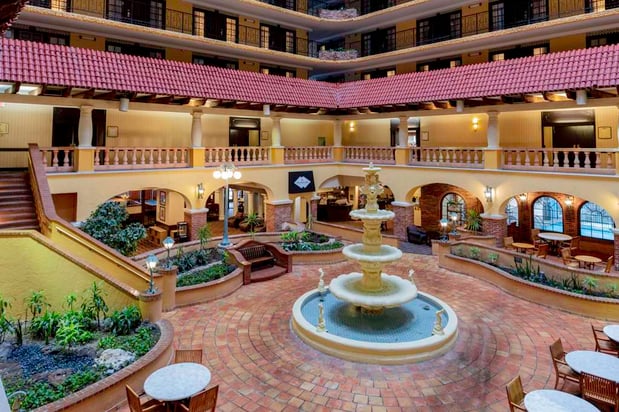 Images Embassy Suites by Hilton Kansas City Plaza