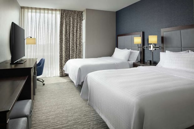 Images Hampton Inn & Suites Teaneck Glenpointe