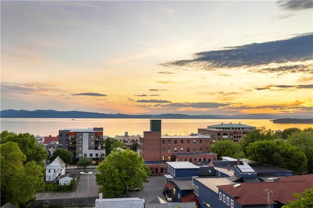 Images Hilton Garden Inn Burlington Downtown