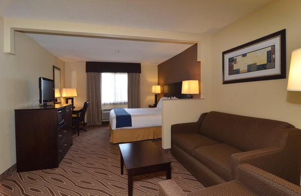 Images Holiday Inn Express & Suites San Antonio-Airport North, an IHG Hotel