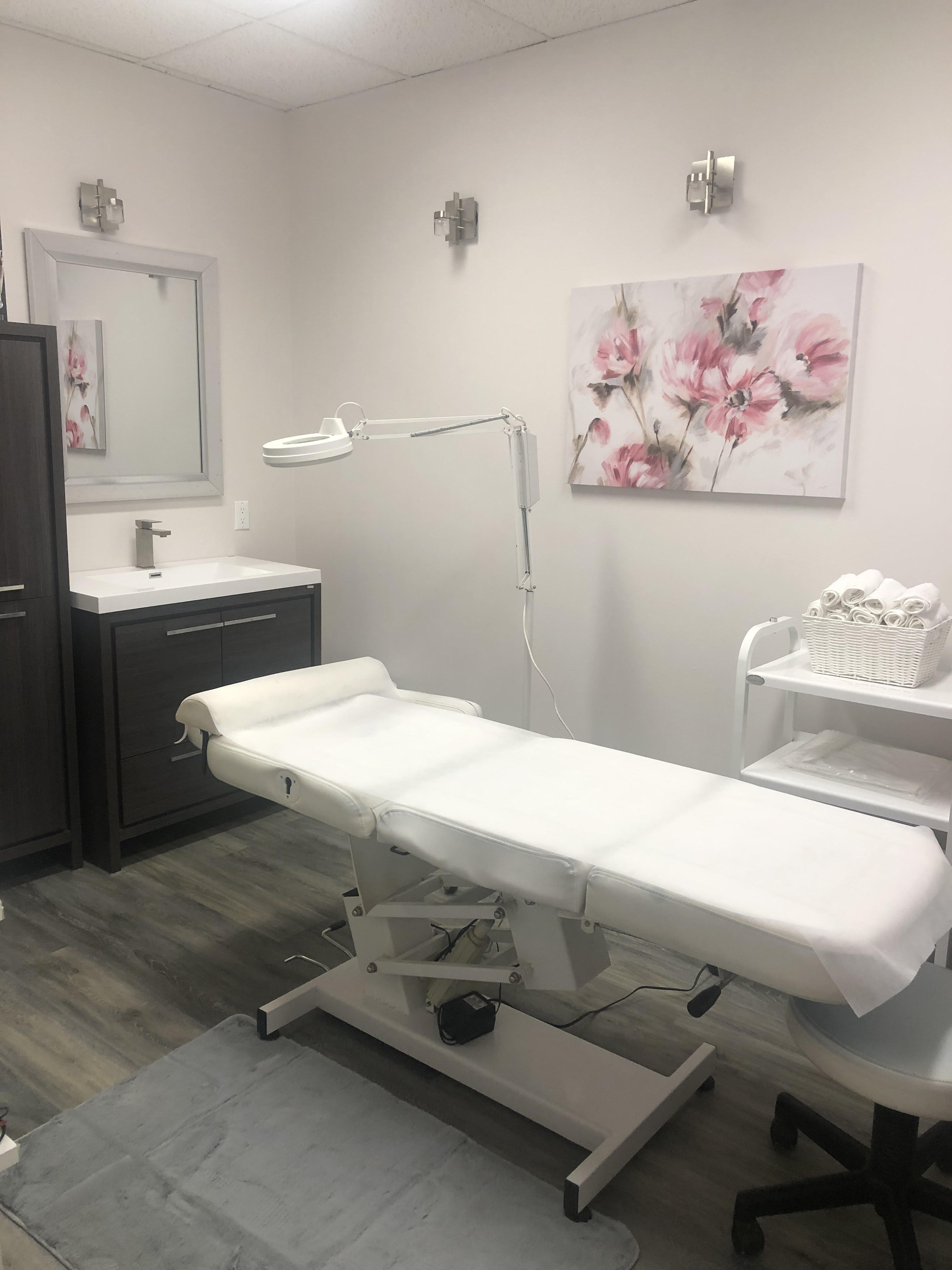 Images Clinique d'Esthétique Leila - Hydrafacial, Microblading, Épilation Laser Sainte-Foy