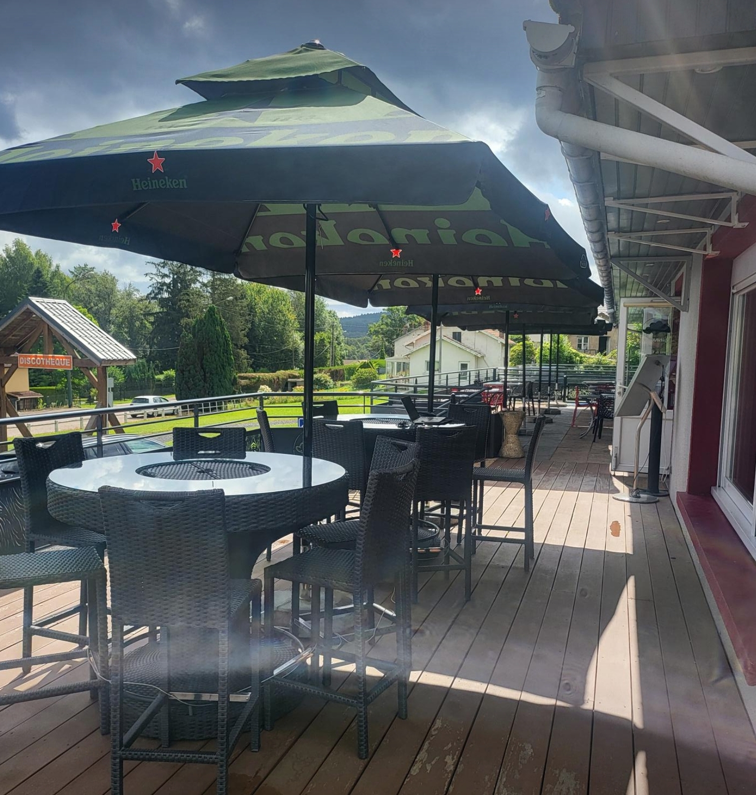 Notre terrasse ombragé. Notre terrasse ombragé.