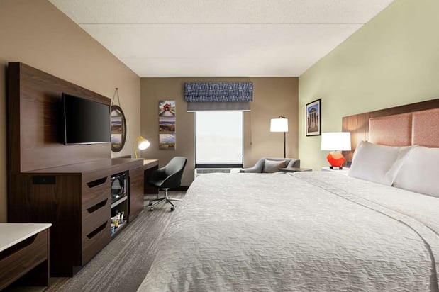 Images Hampton Inn & Suites Frederick-Fort Detrick