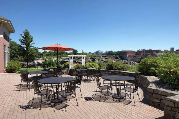 Images Hilton Garden Inn Auburn Riverwatch
