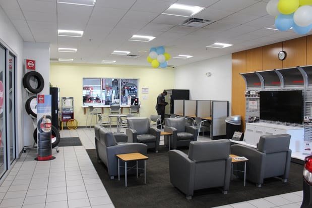 Images Russ Darrow Nissan of Milwaukee Service Center
