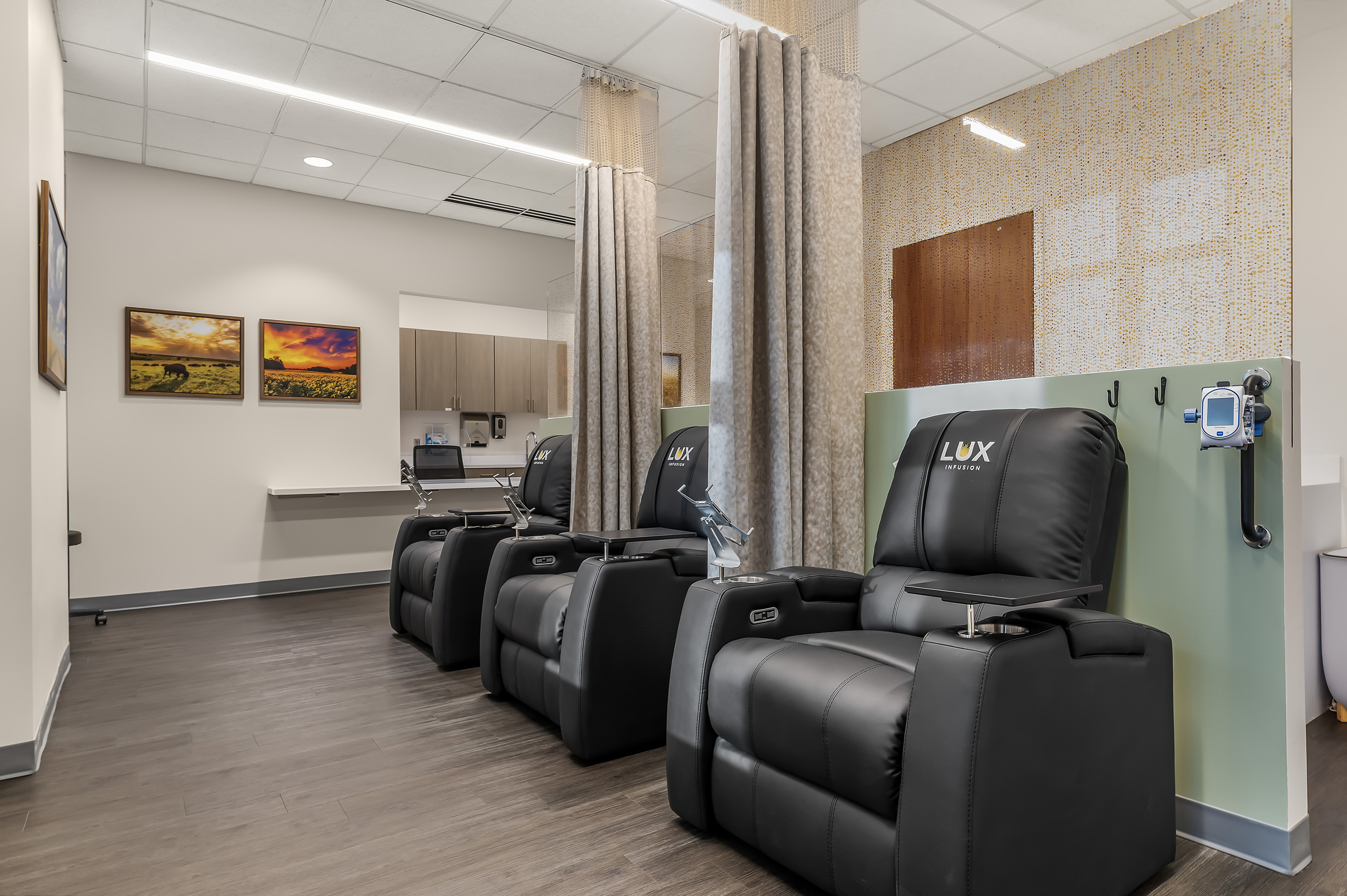 LUX Infusion (Overland Park): Infusion Chairs 