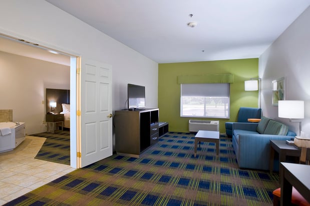 Images Holiday Inn Express & Suites Vermillion by IHG