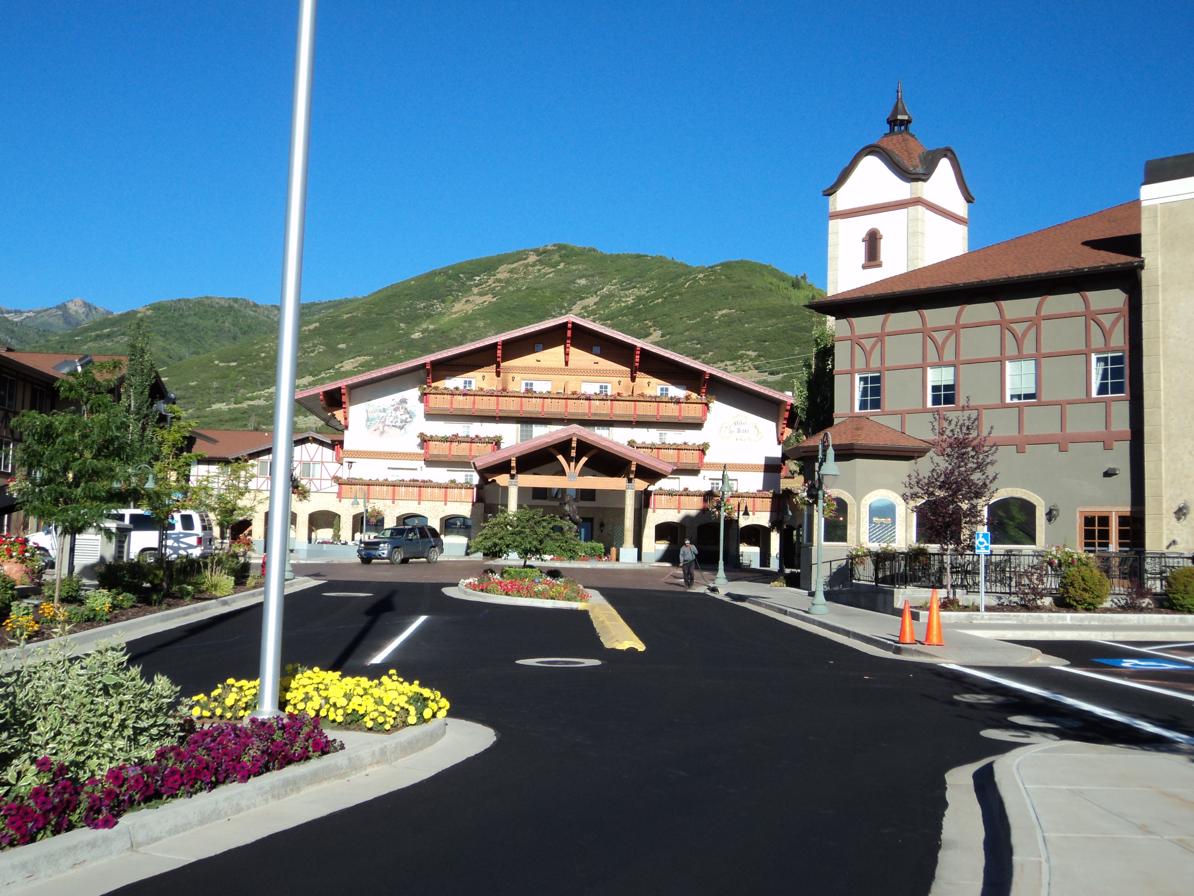 Commercial parking lot paving and sealcoating completed by Eckles Paving serving Cache Valley Utah