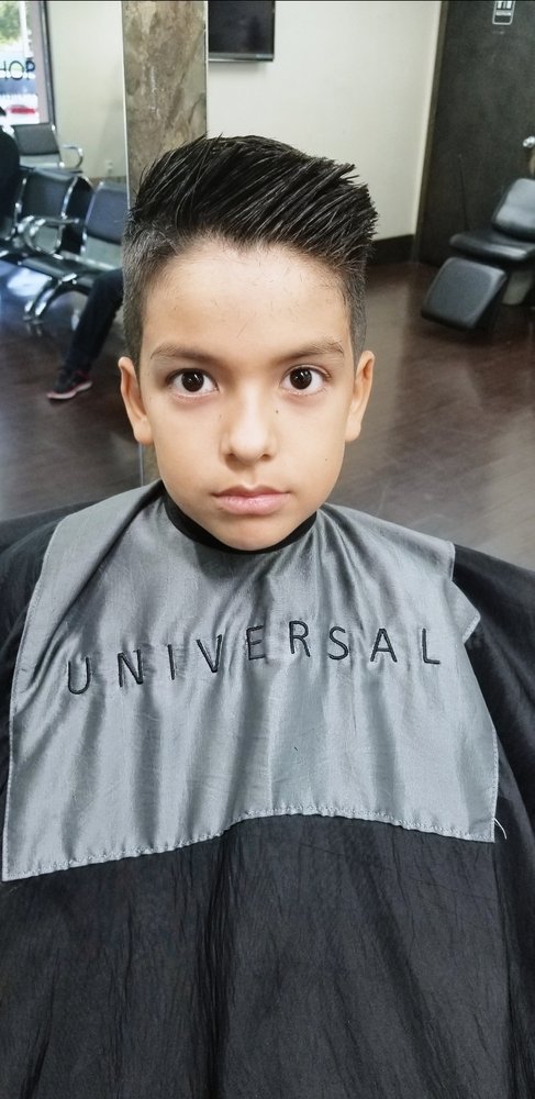 Universal Barbershop Logo