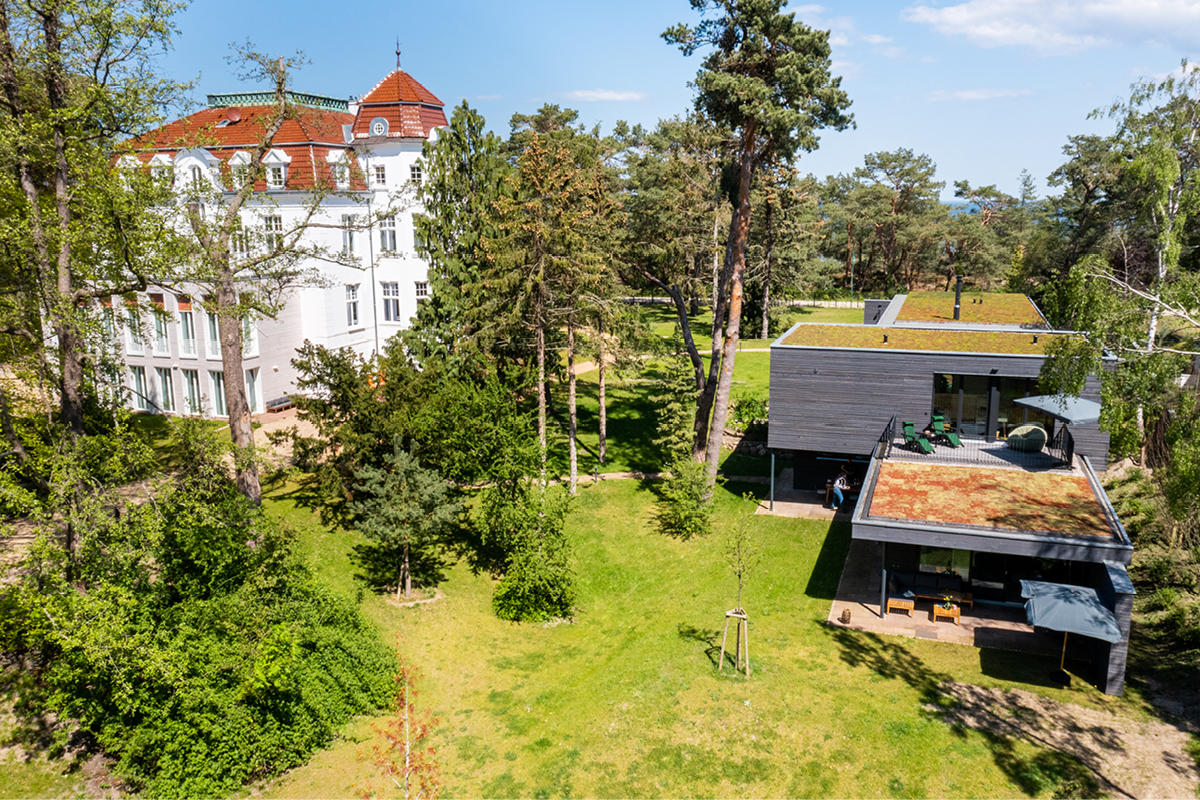 Pineblue Villas: Exklusive Villen und Ferienwohnungen mit Meerblick oder großen Terrassen in großzügiger, privater Parkanlage in Heringsdorf auf Usedom