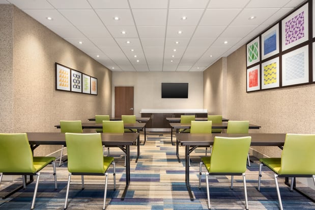 Images Holiday Inn Express & Suites Redding by IHG
