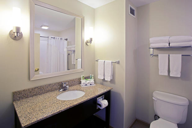 Images Holiday Inn Express & Suites Grand Rapids-North, an IHG Hotel