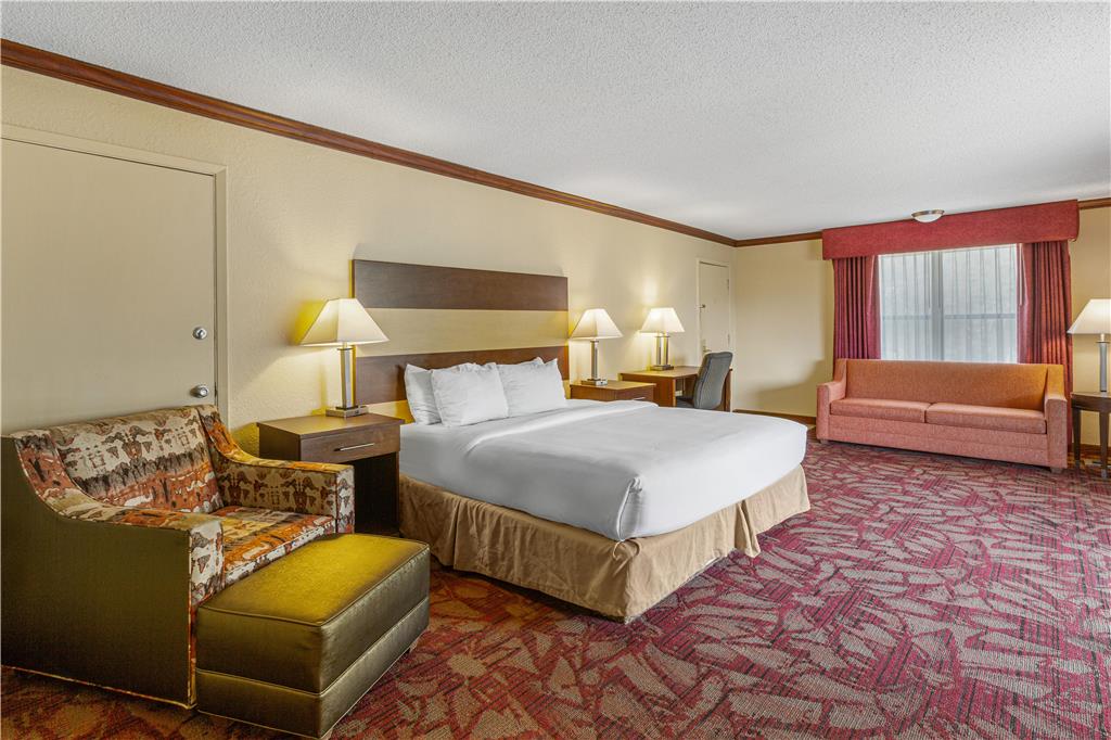 Suite - 1 King Bed w/ Balcony