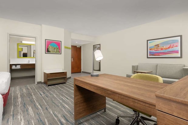 Images Hampton Inn & Suites Durham University Medical Center