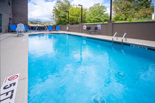 Images Holiday Inn Express & Suites Brevard – City Center by IHG