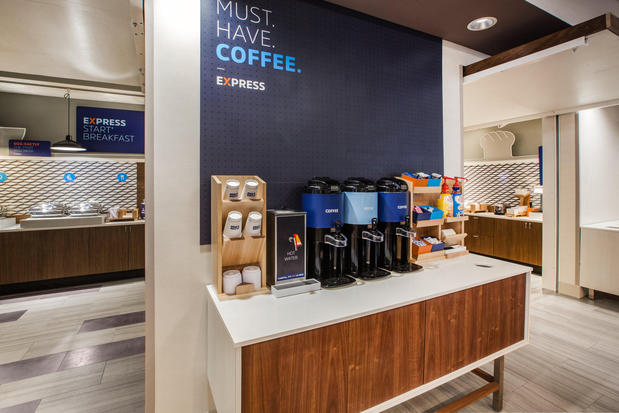 Images Holiday Inn Express & Suites San Antonio North - Windcrest by IHG