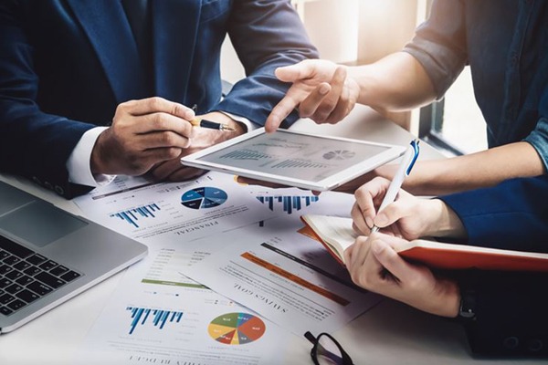 Images IAG M&A Advisors