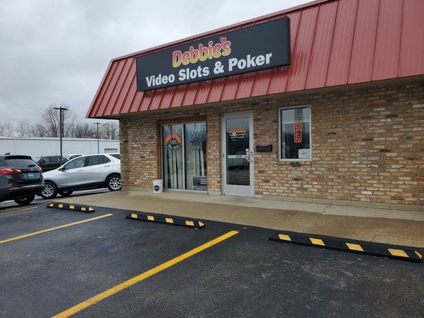 Images CoinFlip Bitcoin ATM - Debbie's Slots Lounge (Monticello)