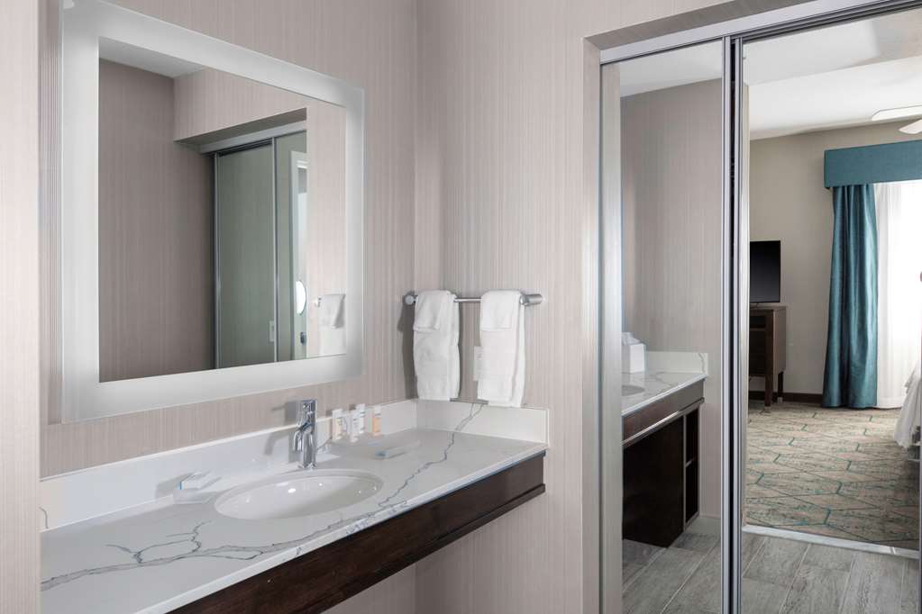 Guest room bath Homewood Suites by Hilton Phoenix Airport South Phoenix (602)470-2100