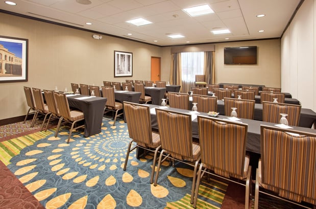 Images Holiday Inn Express & Suites St. Joseph by IHG