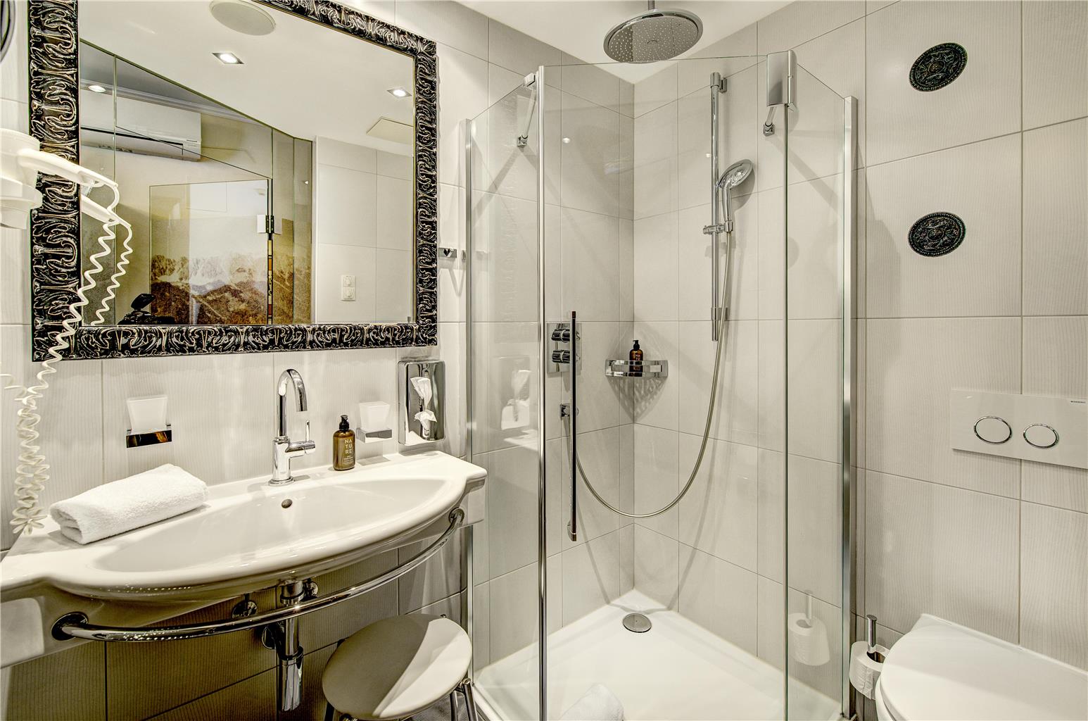Hotel Goldener Adler, BW Signature Collection, Herzog - Friedrich Str 6 in Innsbruck